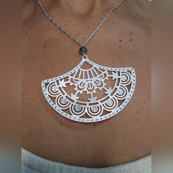 NWT Fan Pendant Filigree Silver tone Necklace - Picture 6 of 6